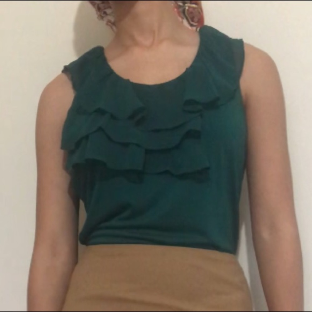Med Green Sleeveless Work Blouse w/ Ruffles